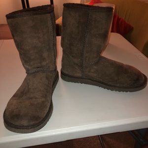 Size 6 Short, Chocolate Uggs women’s
